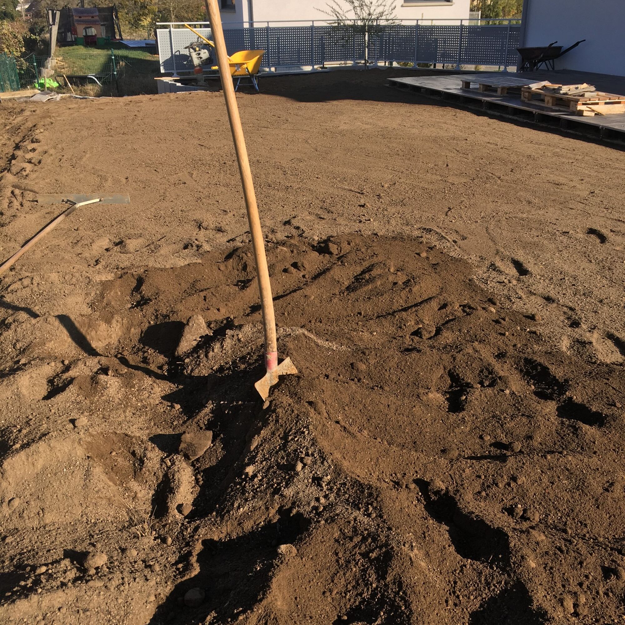 Entreprise de terrassement avant la pose de terrasse et de gazon dans le Haut-Rhin Colmar